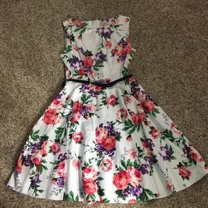 Vintage inspired fit n flare floral dress.